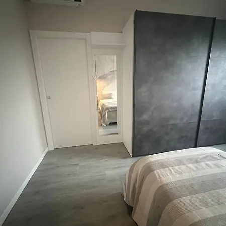 Mia House A 7 Minuti Dalla Metro شقة