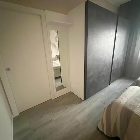 Mia House A 7 Minuti Dalla Metro شقة