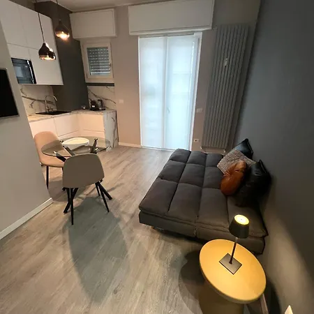 Mia House A 7 Minuti Dalla Metro شقة