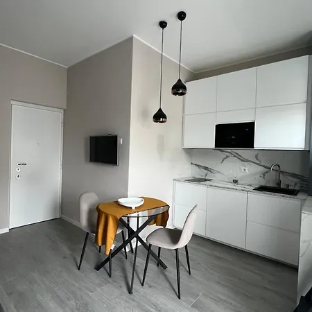 Mia House A 7 Minuti Dalla Metro شقة